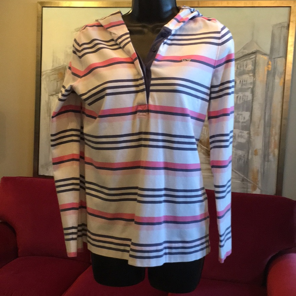 Hooded pullover.